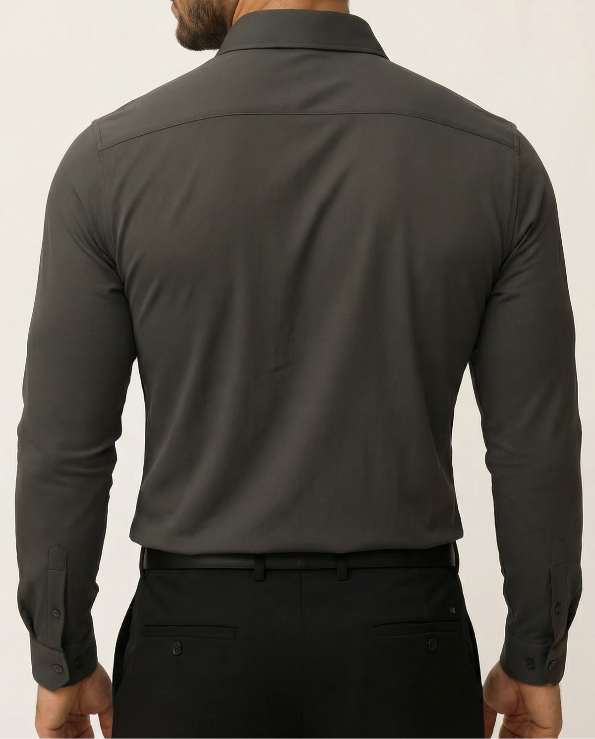 La camisa de vestir elástica